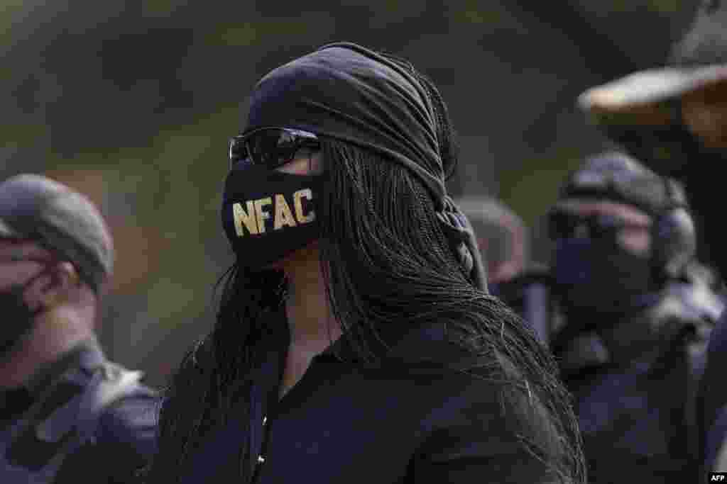 'این ایف اے سی' سیاہ فام افراد کی ملیشیا ہے۔ مقامی میڈیا رپورٹس کے مطابق یہ مارچ سفید فام ملیشیا کو چیلنج کرنے کے لیے کیا گیا ہے۔