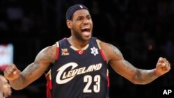 Lebron Džejms za vreme utakmica Klivlend Kavalirsa protiv L.A. Lejkersa 25. decembra 2009. 