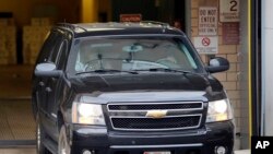  A vehicle believed to be carrying Mustafa al-Imam leaves U.S. District Court in Washington, Nov. 3, 2017. Al-Imam is accused of playing an instrumental role in the Benghazi attacks and was ordered to remain behind bars. 