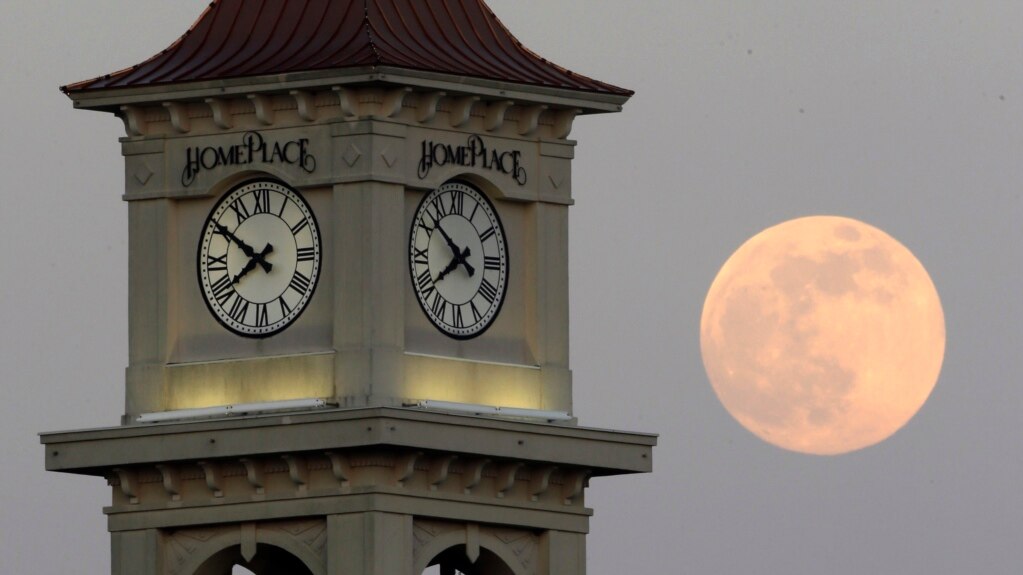 NASA Wants Faster Clock for Moon