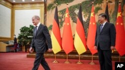 Канцлер Німеччини Олаф Шольц став першим західним керівником, який відвідує Китай з часу російського вторгнення в Україну. Пекін 4 листопада 2022 р. 