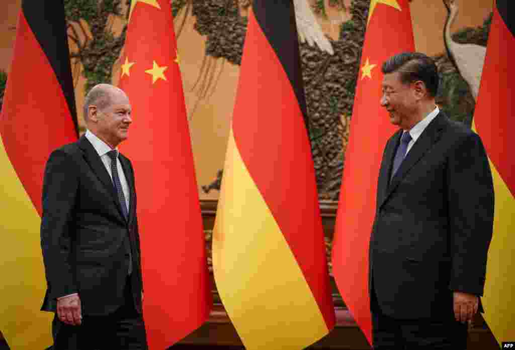 Chinese President Xi Jinping, right, welcomes German Chancellor Olaf Scholz at the Grand Hall in Beijing.