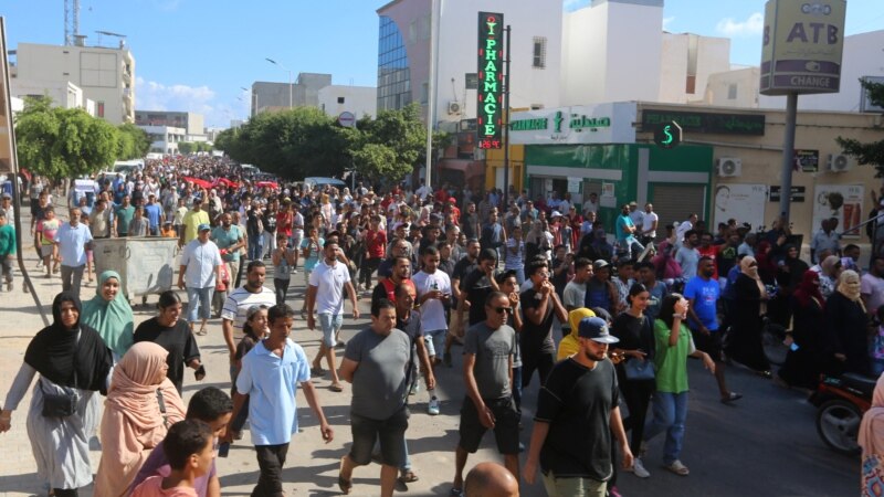 Tunisie: des milliers de manifestants pour connaître le sort de migrants disparus