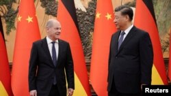 中國國家主席習近平在北京人民大會堂會晤到訪的德國總理朔爾茨。（2022年11月4日）