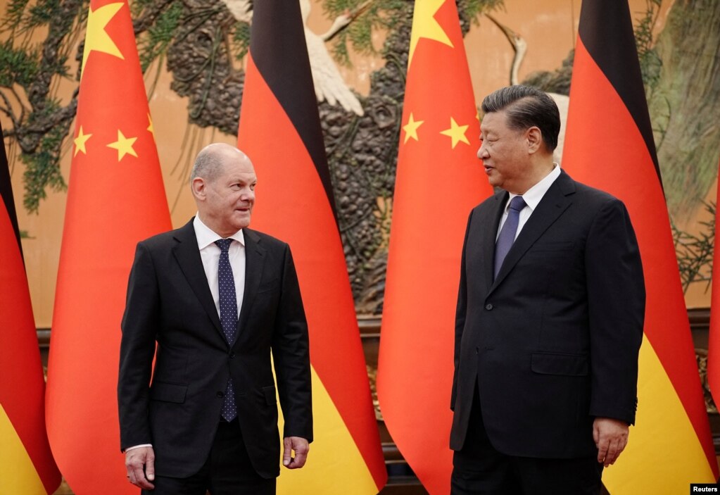 中国国家主席习近平在北京人大会堂会晤到访的德国总理朔尔茨。（2022年11月4日）(photo:VOA)