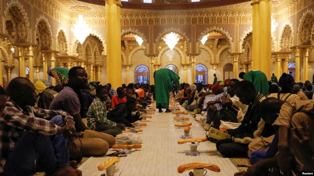 A man prepares food to the faithfuls for the breaking of the Muslim fast during the holy month of Ramadan at "La Grande Mosque Moride" in Dakar