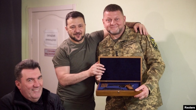 Ukraine's President Volodymyr Zelenskyy and Commander in Chief of the Ukrainian Armed Forces Valerii Zaluzhnyi pose for a picture during a meeting to discuss the situation on the battlefield, in Dnipro, Ukraine July 27, 2023.