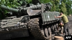 Ukrainian servicemen repair a tank on a road in Donetsk region on June 30, 2023, amid the Russian invasion of Ukraine. 