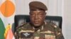 Le chef de la junte nigérienne promet une transition de trois ans et met en garde contre une "agression"