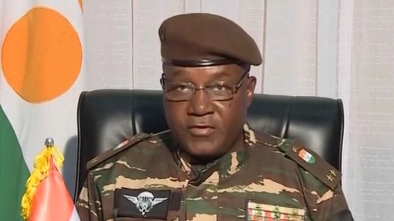 Le chef de la junte nigérienne promet une transition de trois ans et met en garde contre une « agression »
