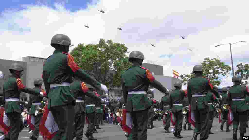 Este tradicional evento, que cada año se convierte en un plan familiar, en esta versión contará con una completa demostración de capacidades de las tropas de tierra, mar, río y aire que día a día trabajan por la defensa, seguridad y bienestar del país a lo largo y ancho de la geografía nacional. FOTO: Johan Reyes, VOA.&nbsp;