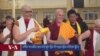 ༧གོང་ས་མཆོག་ནས་དགེ་ཚུལ་སློང་གི་བསླབ་སྡོམ་འབོགས་སྩོལ། 