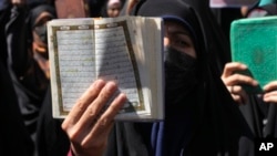 İsveç ve Danimarka'da Müslümanlar'ın kutsal kitabı Kuran'a yönelik saldırılar, aralarında Türkiye'nin de olduğu Müslüman ülkelerde tepkiye neden oldu.
