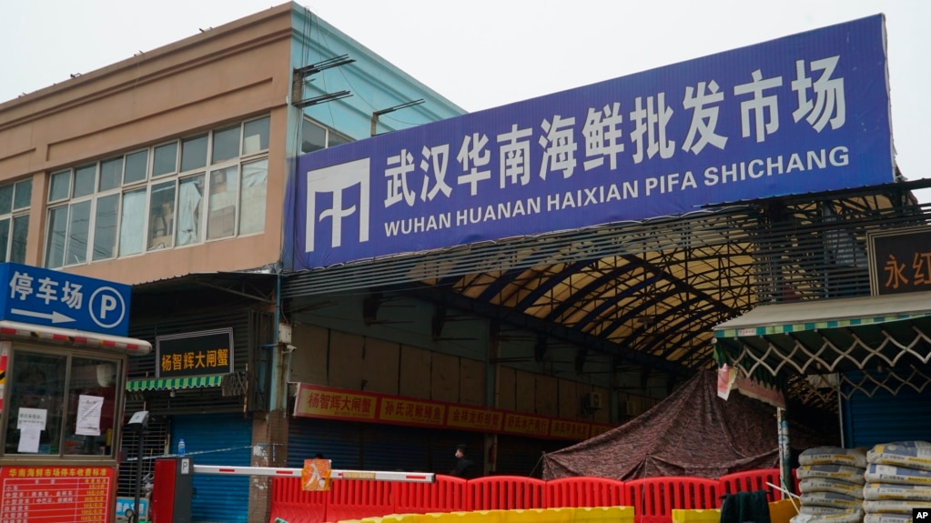 资料照 - 已关闭的武汉华南海鲜批发市场。该海鲜批发市场被怀疑是新冠病毒大爆发的源头。照片摄于2020年1月21日。(photo:VOA)