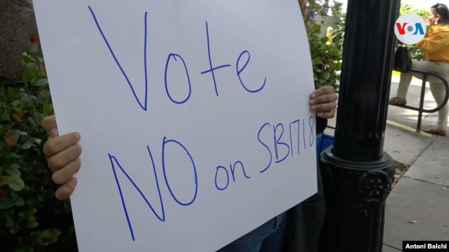 Varias organizaciones proinmigrantes han expresado su rechazo a la ley SB 1718, que contempla penas de prisión a quienes convivan con indocumentados en Florida. Foto: Antoni Belchi / VOA.