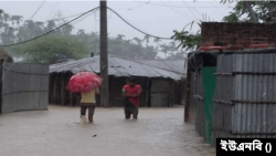 টেকনাফে ভারী বৃষ্টির কারণে ৫০ হাজার মানুষ পানিবন্দী হয়ে পড়েছেন। ১৯ জুন, ২০২৪।