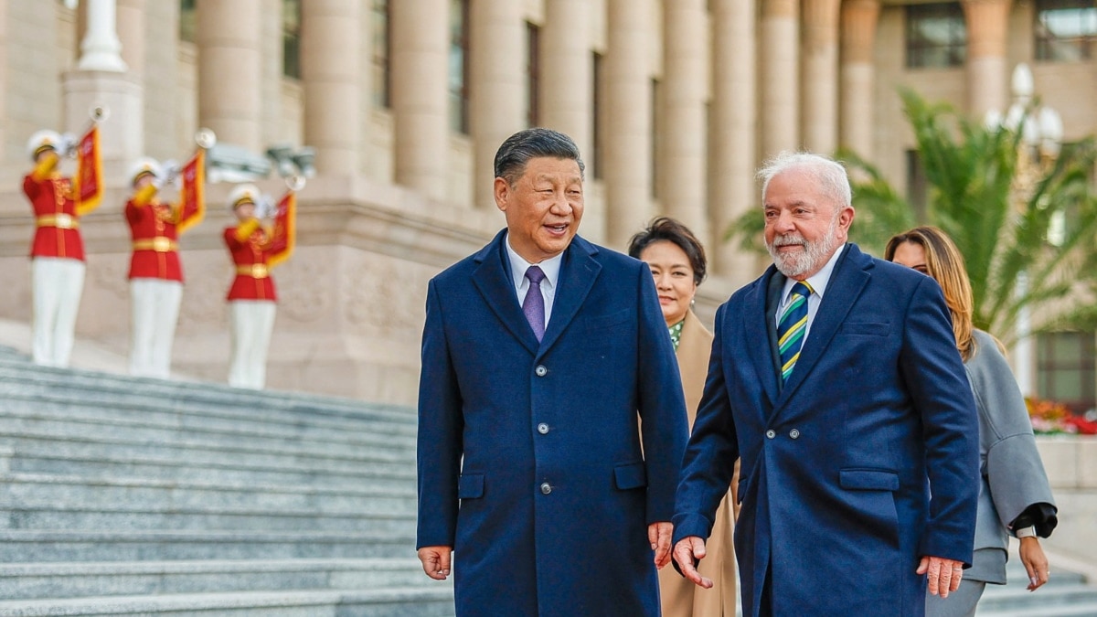 In China, Lula Seeks Help Building Back Brazilian Industry