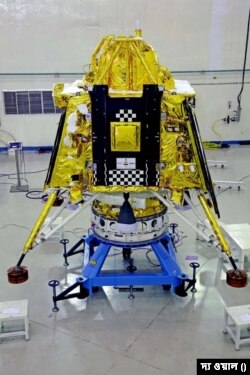 শুক্রবার পৃথিবীর মাটি ছেড়ে চাঁদে পাড়ি দেওয়ার জন্য প্রস্তুত ভারতের ইসরো-র চন্দ্রযান