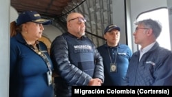 Salvatore Mancuso, quien fuera uno de los más temidos jefes paramilitares de Colombia, tras ser deportado por Estados Unidos el 27 de febrero de 2024 luego de cumplir condena por narcotráfico.
