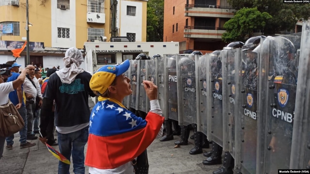 Başkan adaylarına siyasi yasak getirilen, insan hakları aktivistleri ve sendikacıların tutuklandığı, rüşvet ve yolsuzluk davalarının tamamlanamadığı Venezuela, dünya genelinde hukukun üstünlüğü endeksinde son sırada. 