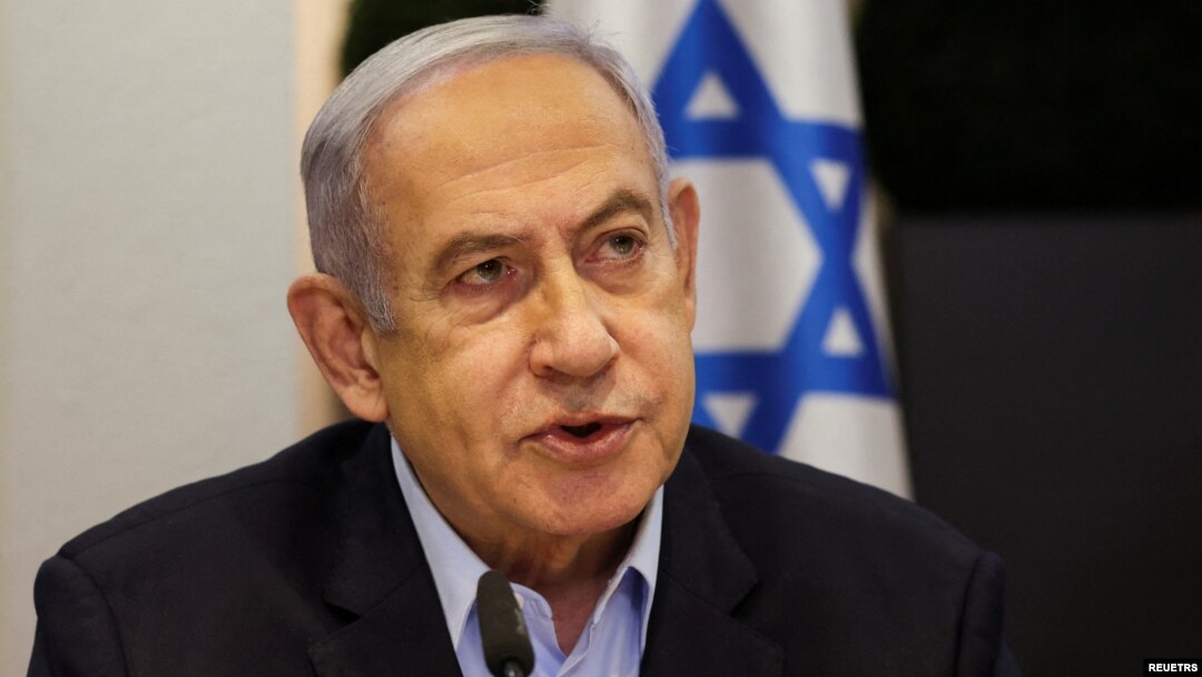 Perdana Menteri Israel Benjamin Netanyahu mengadakan rapat kabinet mingguan di Kementerian Pertahanan di Tel Aviv, Israel, pada 7 Januari 2024. (Foto: REUTERS/Ronen Zvulun)