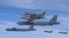 美国B-52轰炸机飞越朝鲜半岛向平壤展示实力