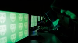 Mata-mata Rusia menggunakan peretas untuk menargetkan sistem komputer di lembaga penegak hukum di Ukraina dalam upaya mengidentifikasi dan memperoleh bukti terkait dugaan kejahatan perang Rusia. (Foto: Reuters)