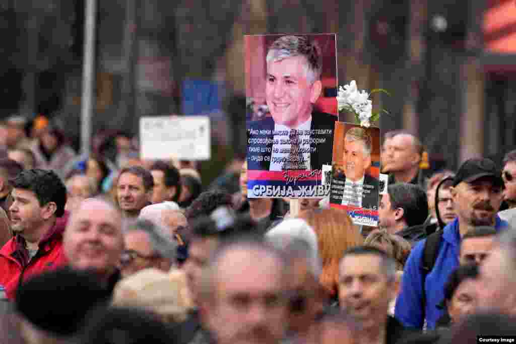 Protestni skup građana kod Terazijske česme zbog izbornih nepravilnosti (Foto: Fonet/Marko Dragoslavić)