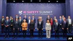 Wakil Presiden AS Kamala Harris dan para pemimpin dunia menghadiri KTT keamanan kecerdasan buatan (Artificial Intelligence atau AI Safety Summit) di London, 1-2 November 2023. 