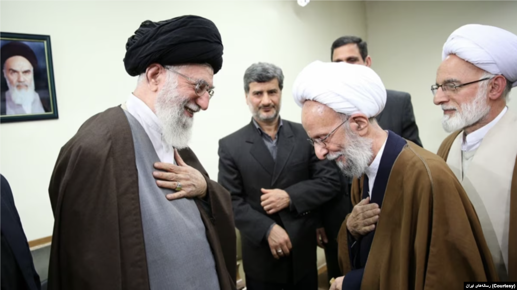  محمدتقی مصباح یزدی در حضور علی خامنه‌ای