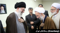  محمدتقی مصباح یزدی در حضور علی خامنه‌ای