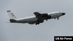 미 공군의 RC-135S 코브라볼 정찰기.