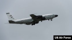 미 공군의 RC-135S 코브라볼 정찰기.