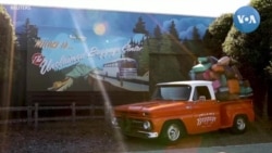 “ตลาดสินค้ากำพร้าเจ้าของ” ดึงดูดนักช้อปของมือสองในสหรัฐฯ