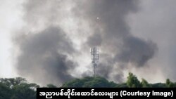 စစ်ကိုင်းတိုင်း၊ ယင်းမာပင်ခရိုင်၊ ဆားလင်းကြီးမြို့နယ်က ညောင်ပင်ကြီးကျေးရွာ မီးလောင်နေသည့်မြင်ကွင်း (ဇွန် ၁၅၊ ၂၀၂၃)