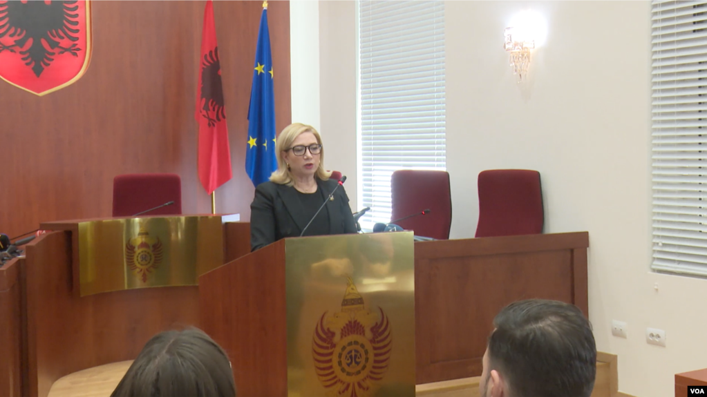Përplasja me Gjykatën e Lartë, Zaçaj bën pas e kërkon deklarimin e përfundimit të mandatit