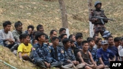 ဘင်္ဂလားဒေ့ရှ်နိုင်ငံဘက်အခြမ်းကို ထွက်ပြေးသွားကြတဲ့ မြန်မာနယ်ခြားစောင့်တပ်သားများ (ဖေဖော်ဝါရီ ၇၊၂၀၂၄)