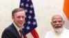 Indijski premijer Narendra Modi pozdravlja savjetnika Bijele kuće za nacionalnu sigurnost Jakea Sullivana u New Delhiju, 17. juna 2024. Salivan će posjetiti Indiju sljedeće sedmice kako bi naglasio veze između SAD-a i Indije.