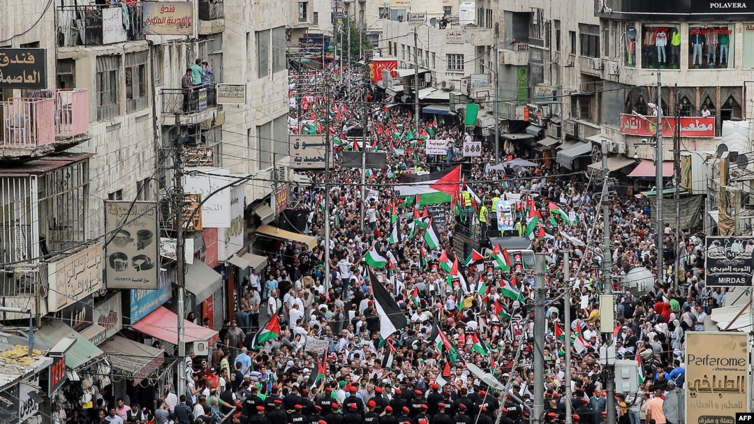 اردن میں فلسطینیوں کے ساتھ یک جہتی کا ایک مظاہرہ فوٹو اے پی، 27 اکتوبر 2023