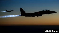حملات هوایی نیروهای آمریکایی به چند پایگاه وابسته به نیروهای نیابتی جمهوری اسلامی در شرق سوریه در واکنش به حمله پهپادی به یک پایگاه نیروهای ائتلاف.