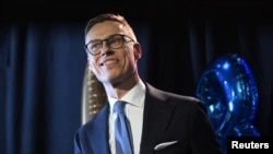 Kandidat presiden Finlandia Alexander Stubb saat menghadiri acara perayaan pemilu di Helsinki, Finlandia, pada 11 Februari 2024. (Foto: Lehtikuva/Emmi Korhonen via Reuters)