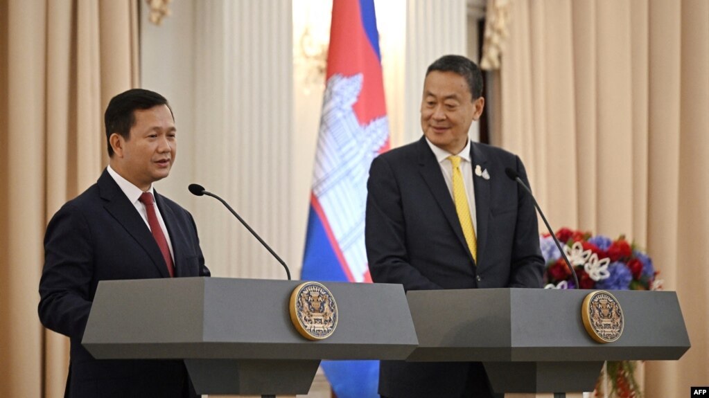 នាយករដ្ឋមន្ត្រី​កម្ពុជា​លោក ហ៊ុន ម៉ាណែត ថ្លែង​នៅក្នុង​សន្និសីទសារព័ត៌មាន​រួមគ្នាជាមួយ​នាយករដ្ឋមន្ត្រី​ថៃលោក Srettha Thavisin នៅវិមាន​រដ្ឋាភិបាលថៃ ក្នុងទីក្រុងបាងកក កាលពីថ្ងៃទី៧ ខែកុម្ភៈ ឆ្នាំ២០២៤។