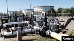 یک پالایشگاه در مجارستان که دریافت‌کننده نفت روسیه از طریق خط لوله دروژباست