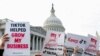 Sejumlah "influencer" TikTok berunjuk rasa menentang kemungkinan pelarangan aplikasi berbagi video tersenut di depan Gedung Capitol di Washington, Amerika Serikat, 22 Maret 2023. (REUTERS/Evelyn Hockstein)