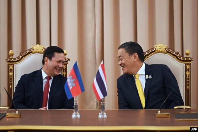 នាយករដ្ឋមន្ត្រី​កម្ពុជា​លោក ហ៊ុន ម៉ាណែត និងនាយករដ្ឋមន្ត្រី​ថៃលោក Srettha Thavisin ចូលរួម​ពិធីចុះហត្ថលេខា​លើ​អនុស្សរណៈនៃការយោគយល់ នៅវិមាន​រដ្ឋាភិបាលថៃ ក្នុងទីក្រុងបាងកក កាលពីថ្ងៃទី៧ ខែកុម្ភៈ ឆ្នាំ២០២៤។