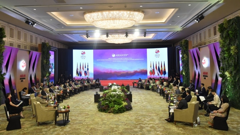 Indonesia dan ASEAN Prioritaskan Dialog dalam Menyelesaikan Isu-Isu HAM 8 Indonesia dan ASEAN Prioritaskan Dialog dalam Menyelesaikan Isu-Isu HAM