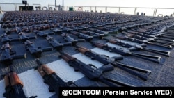 عکس از آرشیو - تصویری که ستاد فرماندهی مرکزی ایالات متحده آمریکا (سنتکام) سال گذشته از سلاح‌های مصادره شده از سپاه پاسداران منتشر کرده بود 