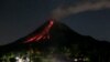 Gunung Merapi memuntahkan lahar saat meletus, sebagaimana terlihat dari desa Wonokerto, Sleman, Yogyakarta, Kamis (20/7). (Devi Rahman/AFP)&nbsp;