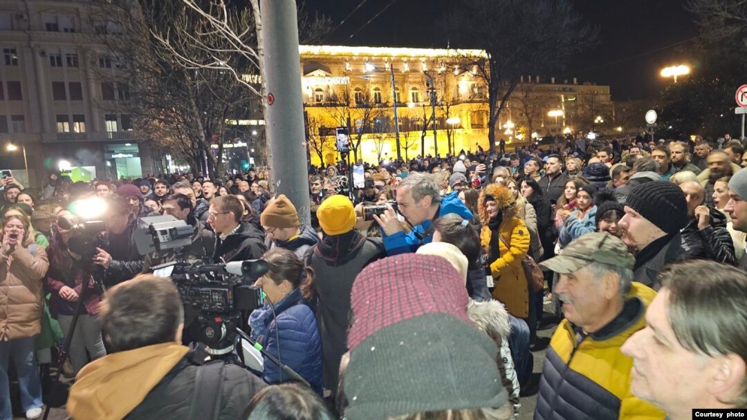 Protest pred sedištem Republičke izborne komisije (RIK) u Beogradu (Foto: FoNet)