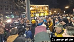 Protest pred sedištem Republičke izborne komisije (RIK) u Beogradu (Foto: FoNet)